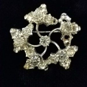 Vintage Snowflake/Star Brooch with Clear Rhinestones
